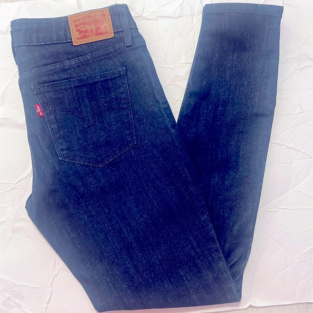 Levi’s 711 Skinny Jean